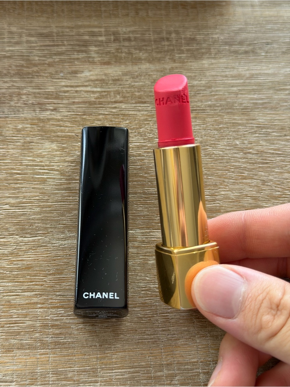 CHANEL Lipstick Rouge Allure Velvet 43 La Favorite